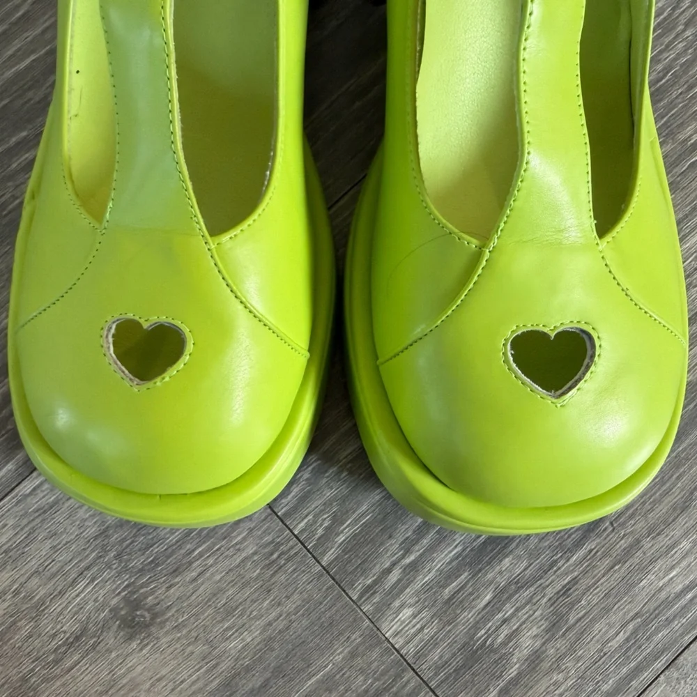 dELiA*s vibrant lime